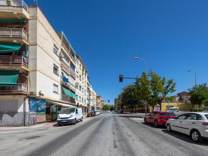 Vista exterior de Pis en venda en  Granada Capital amb Aire condicionat, Terrassa i Balcó