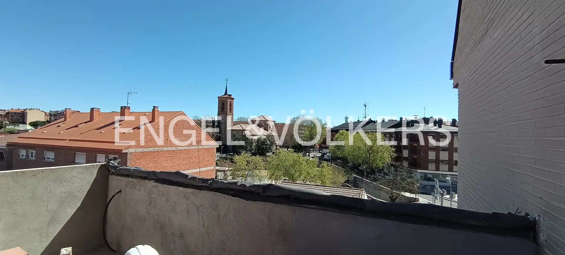 Vista exterior de Dúplex en venta en Las Rozas de Madrid con Aire acondicionado, Calefacción y Terraza