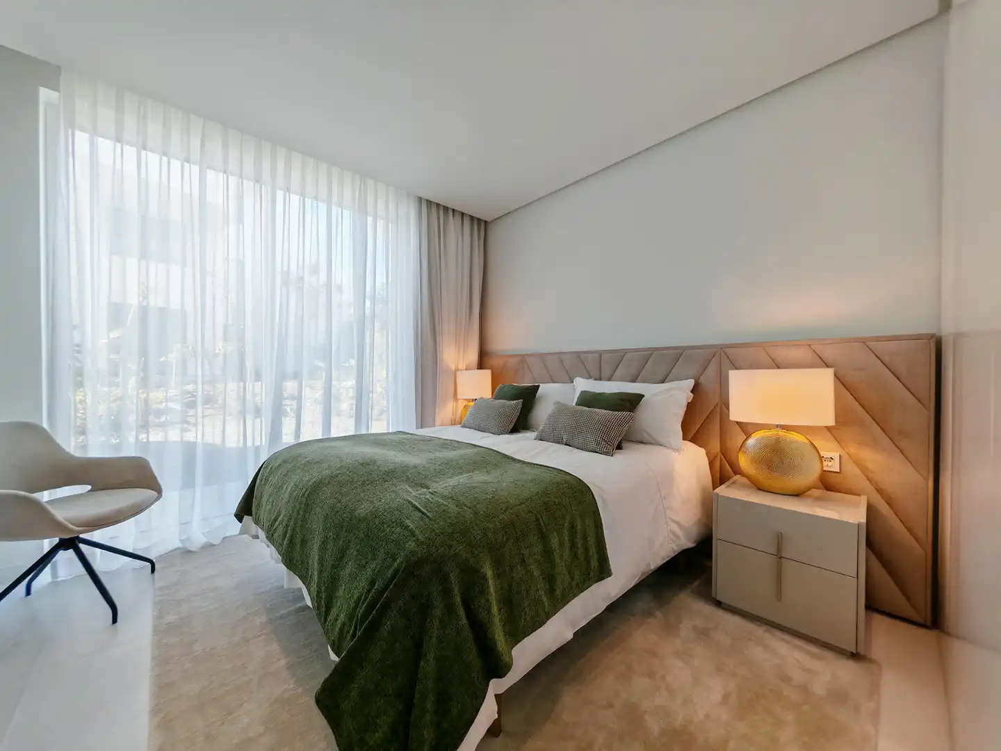 Habitación de Planta baja en venta en Marbella con Terraza, Trastero y Piscina