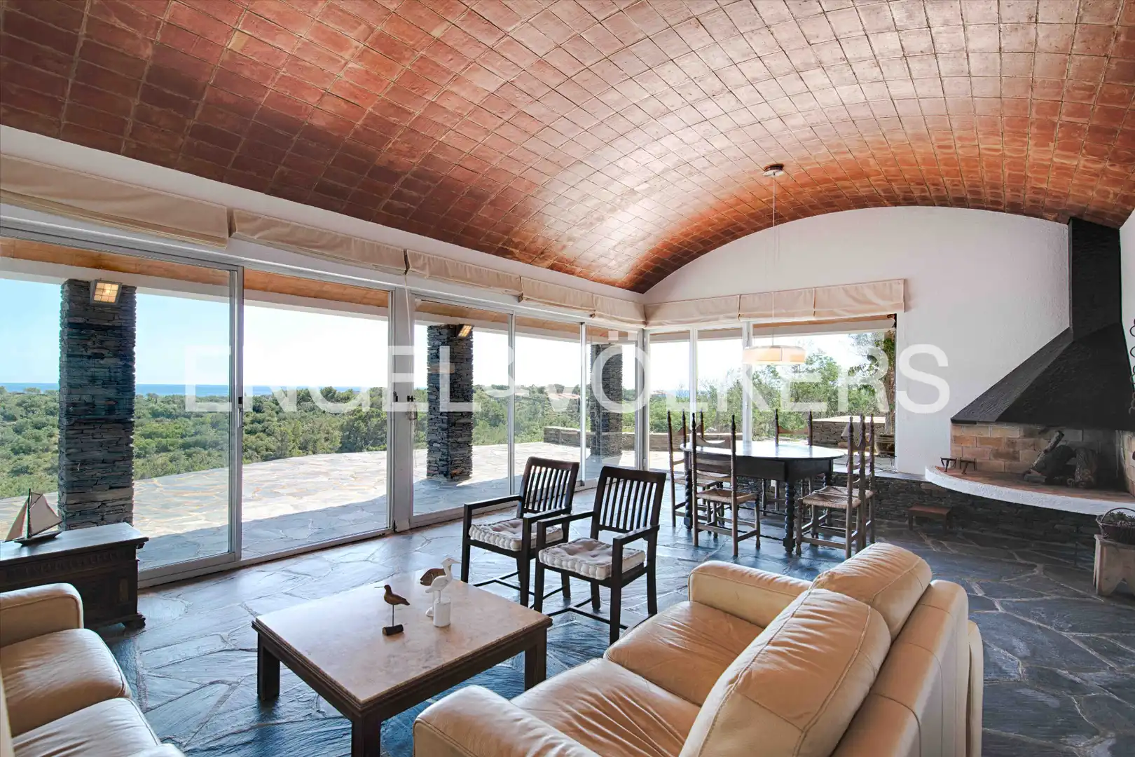 Sala d'estar de Casa o xalet en venda en Cadaqués amb Jardí privat, Terrassa i Moblat