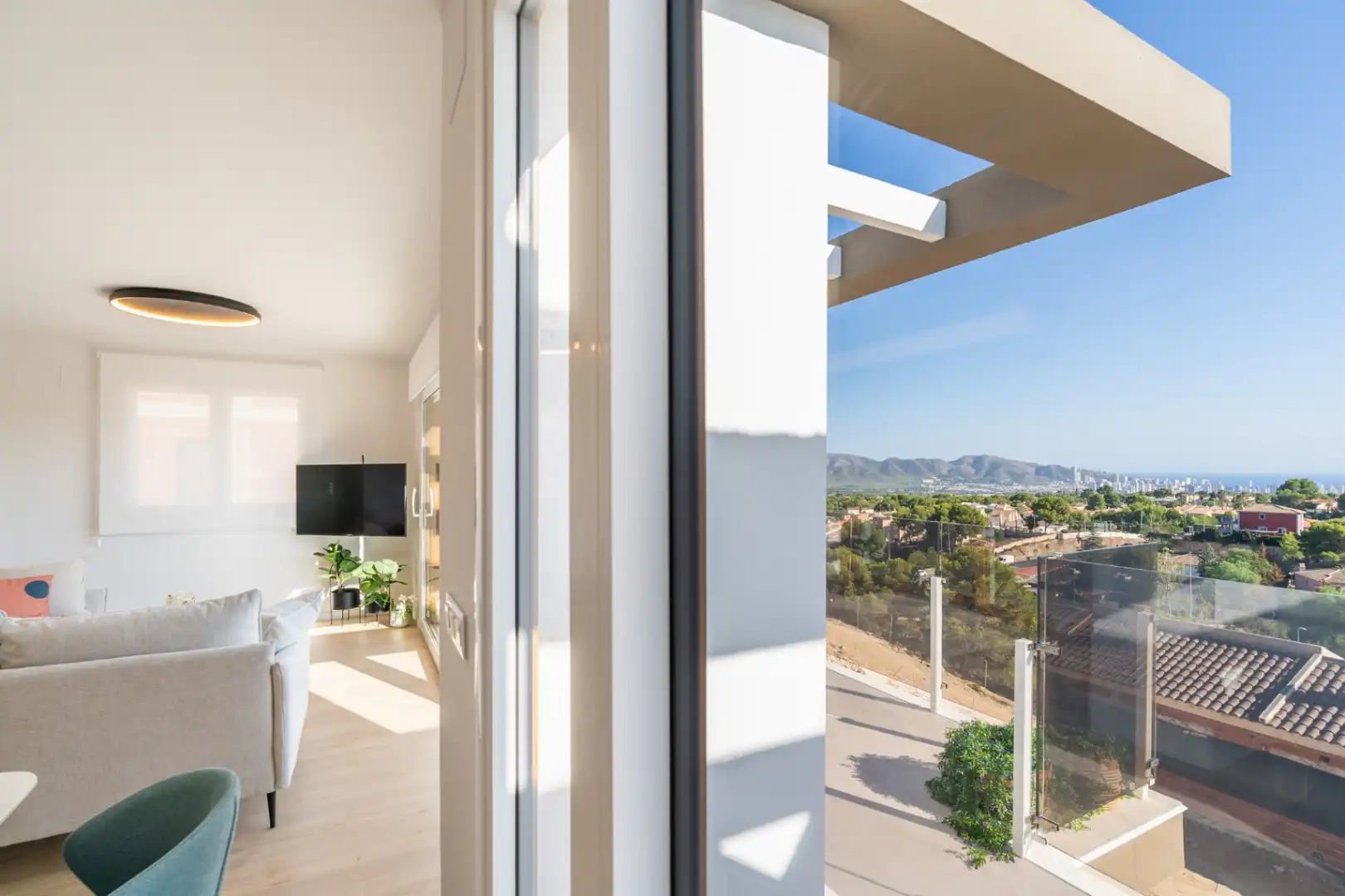 Vista exterior de Casa adosada en venda en La Nucia amb Aire condicionat, Calefacció i Jardí privat