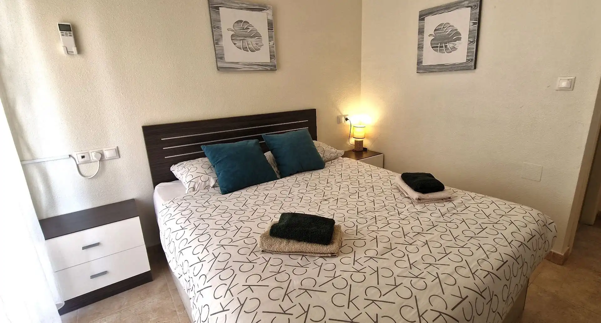 Habitación de Apartamento de alquiler en Torrevieja con Balcón y Internet