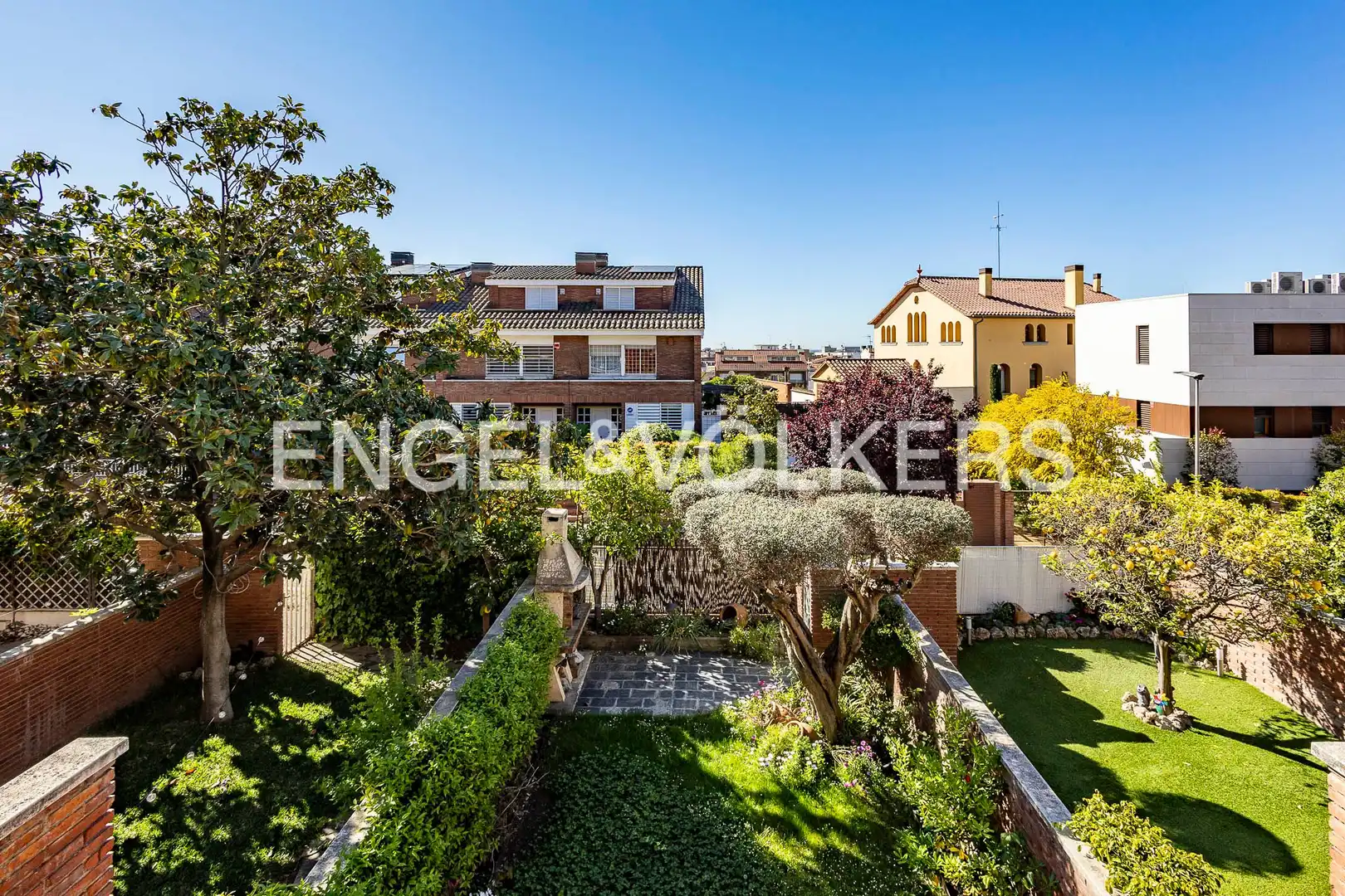 Vista exterior de Casa o chalet en venta en Sant Feliu de Llobregat con Calefacción, Jardín privado y Terraza