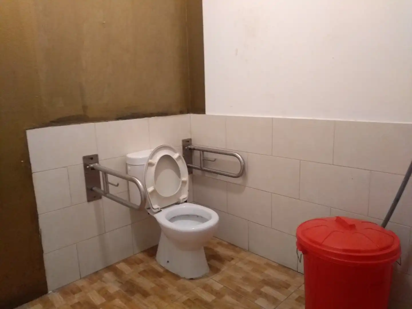 Bathroom of Commercial properties for sale in Barcelona