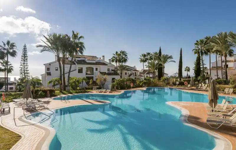 Vista exterior de Apartamento de alquiler en Marbella con Aire acondicionado, Calefacción y Terraza