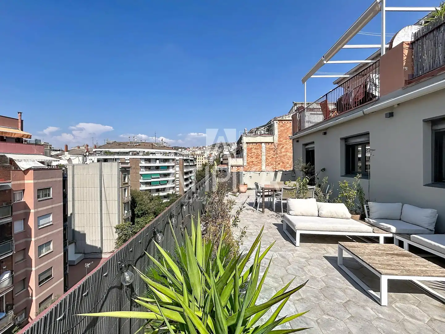 Terrasse von Dachboden zur Miete in Barcelona mit Klimaanlage, Heizung und Parkett