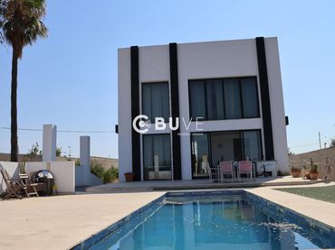 Casa amb piscina en venda a Partida La Rambleta