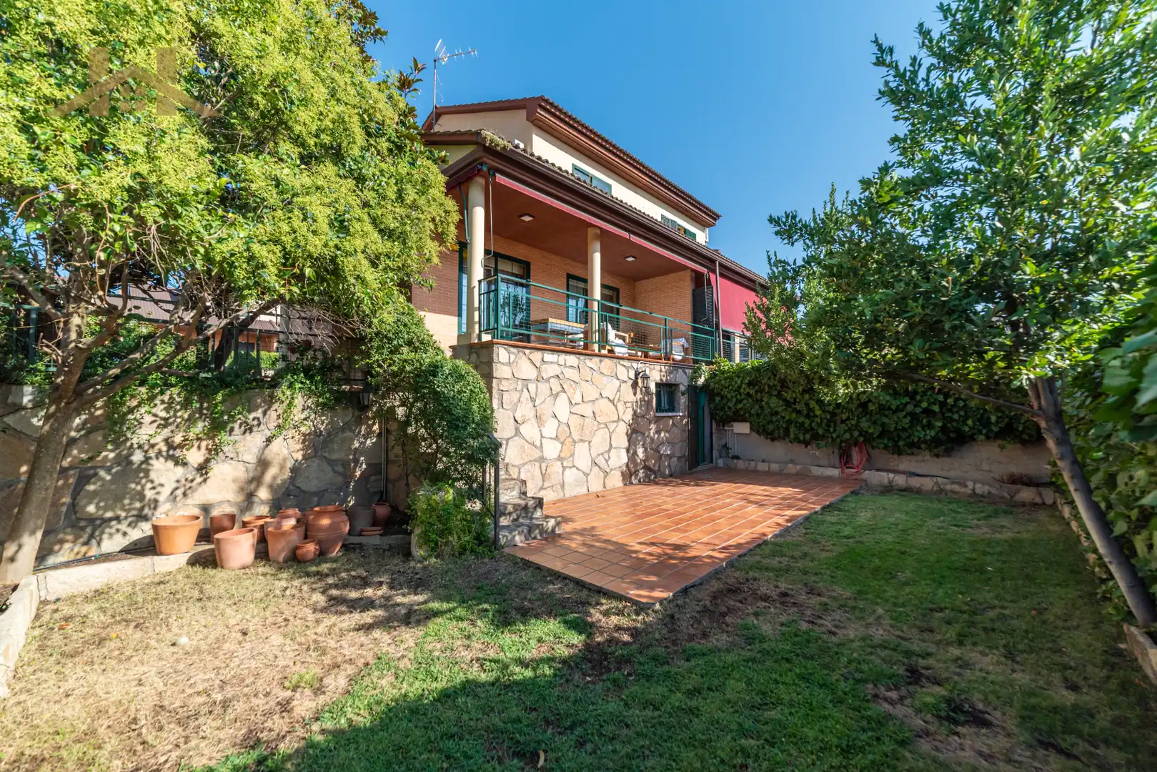 Jardí de Casa adosada en venda en San Martín de Valdeiglesias amb Aire condicionat, Calefacció i Jardí privat