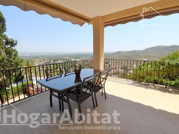 Villa con piscina in vendita a Calle SERRANS