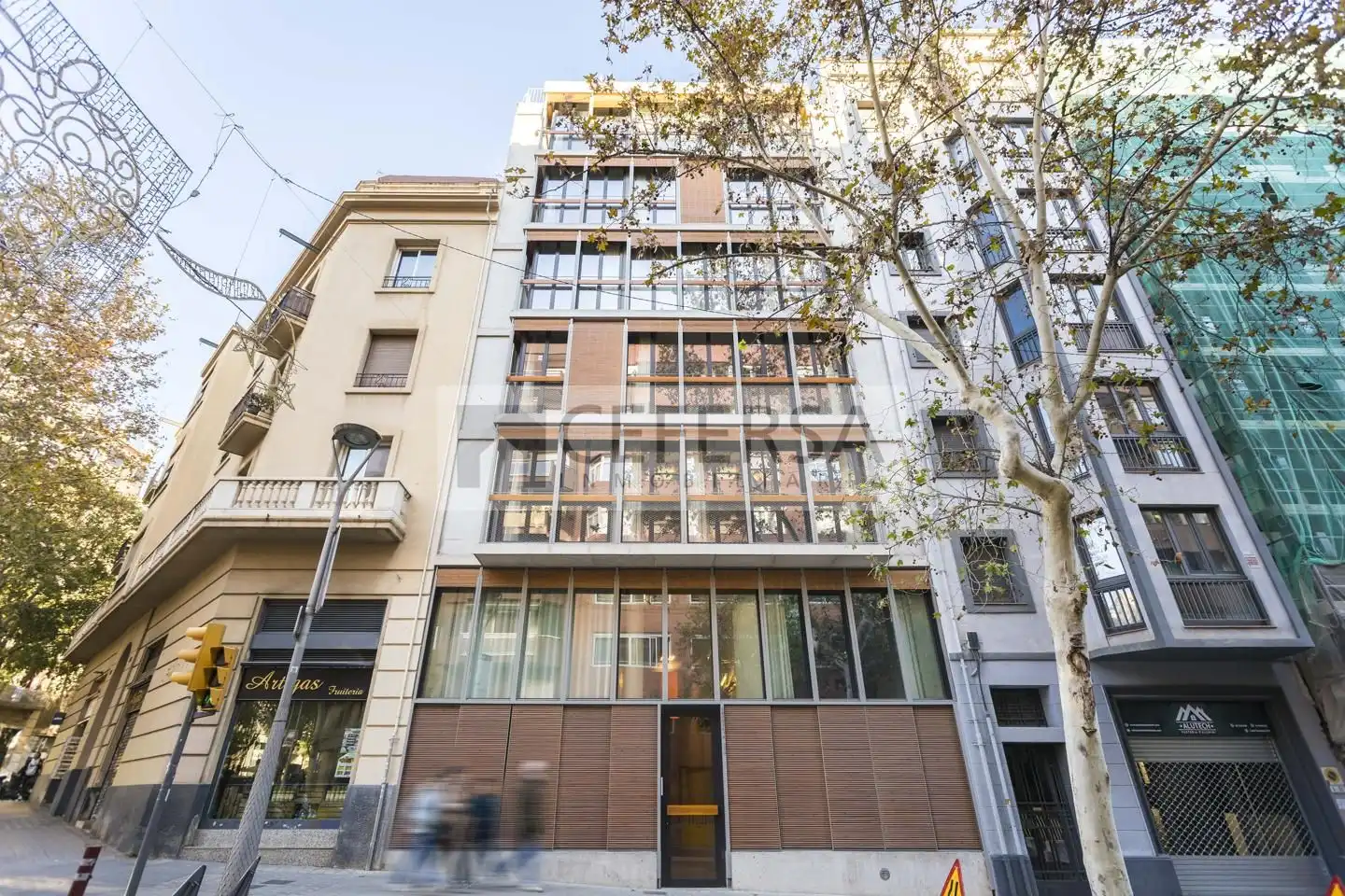 Vista exterior de Planta baixa en venda en Barcelona amb Aire condicionat, Calefacció i Terrassa