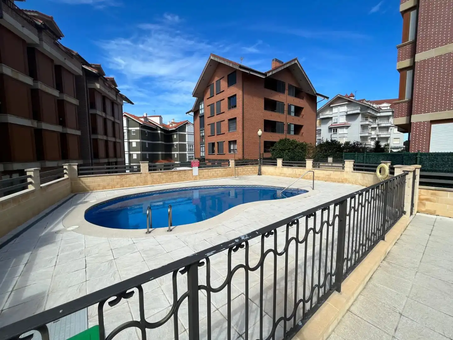 Piscina de Àtic en venda en Noja amb Calefacció, Terrassa i Piscina comunitària