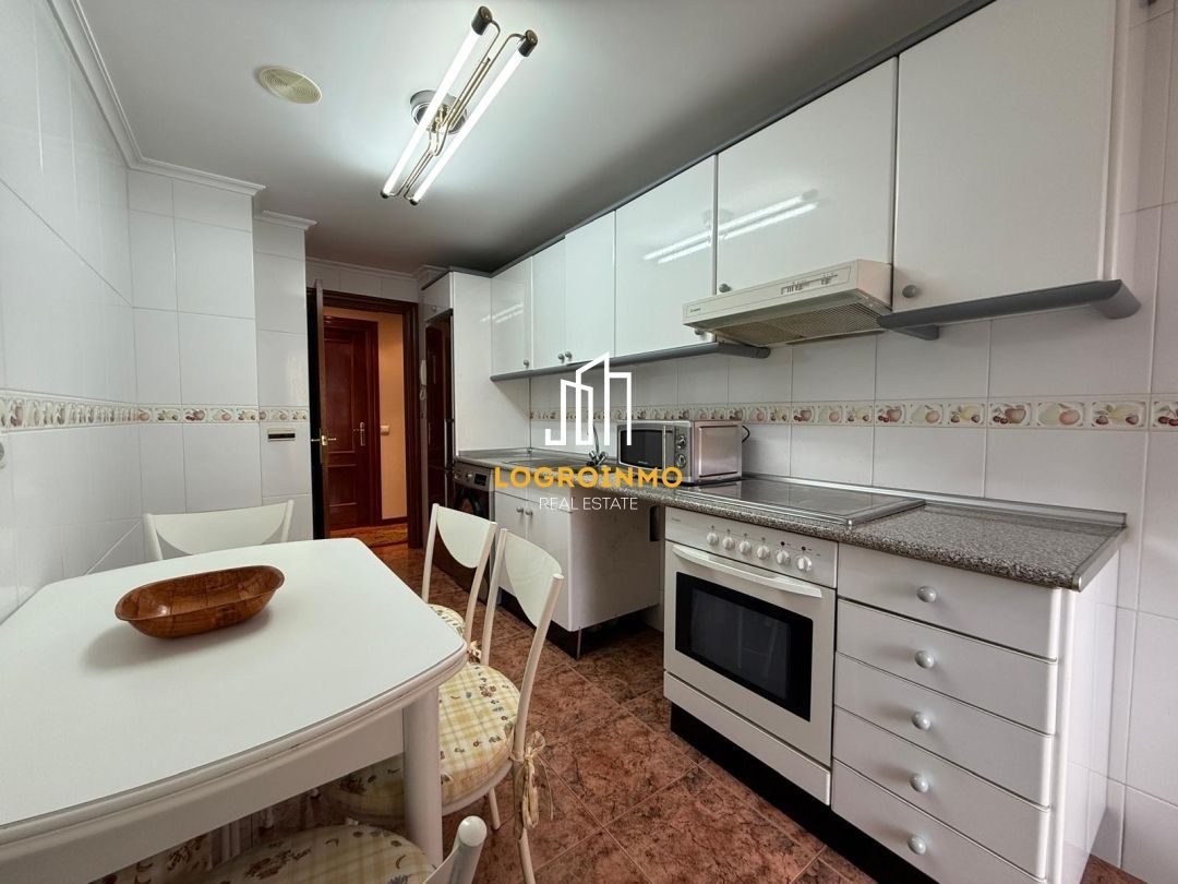 Kitchen of Flat for sale in  Logroño  with Heating, Terrace and Storage room