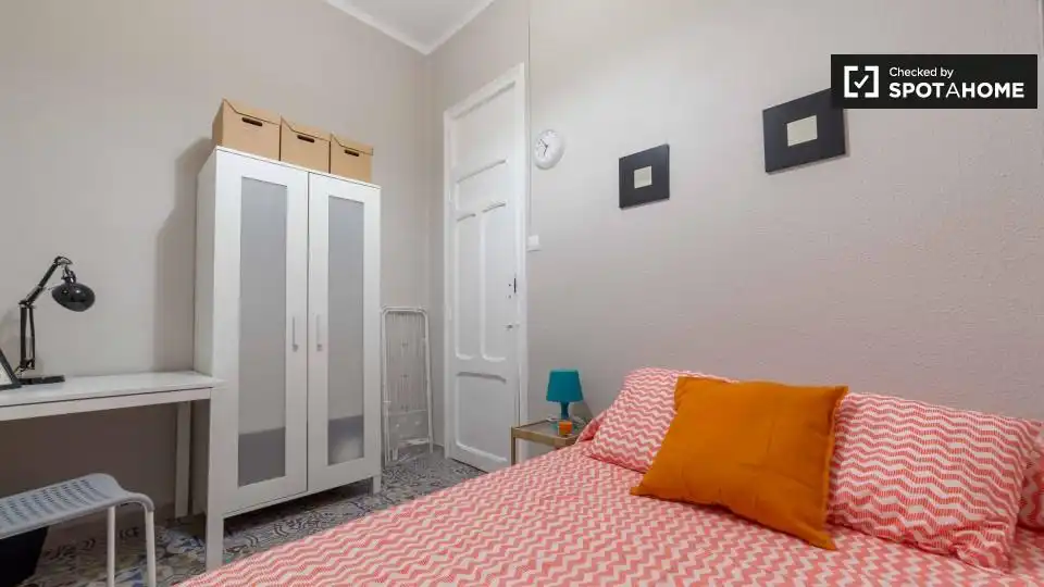Schlafzimmer von Wohnung zur untervermieten in Valencia mit Klimaanlage, Heizung und Möbliert