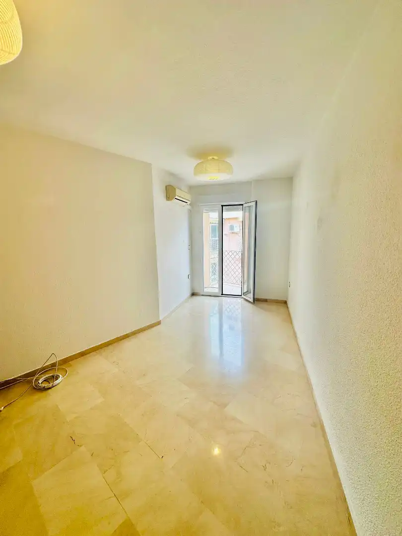 Bedroom of Flat for rent in Granada  with Air Conditioner, Heating and Washing machine