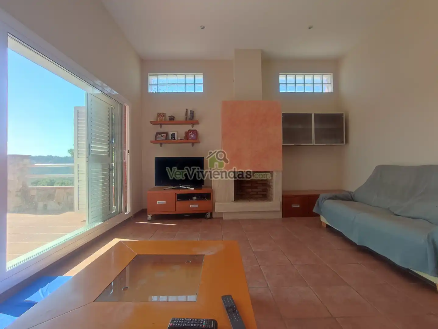 Sala d'estar de Casa o xalet en venda en Vallirana amb Calefacció, Jardí privat i Terrassa