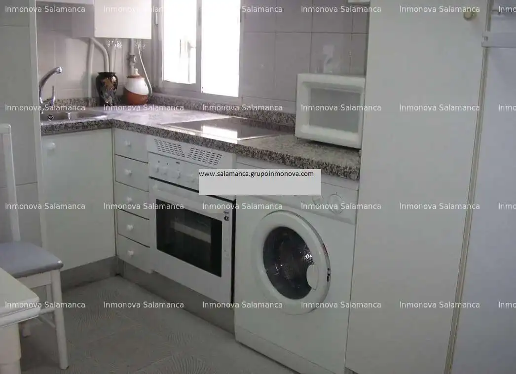 Kitchen of Flat for rent in Almendra  with Heating and Furnished