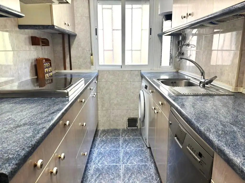 Cocina de Piso en venta en Madrid con Calefacción
