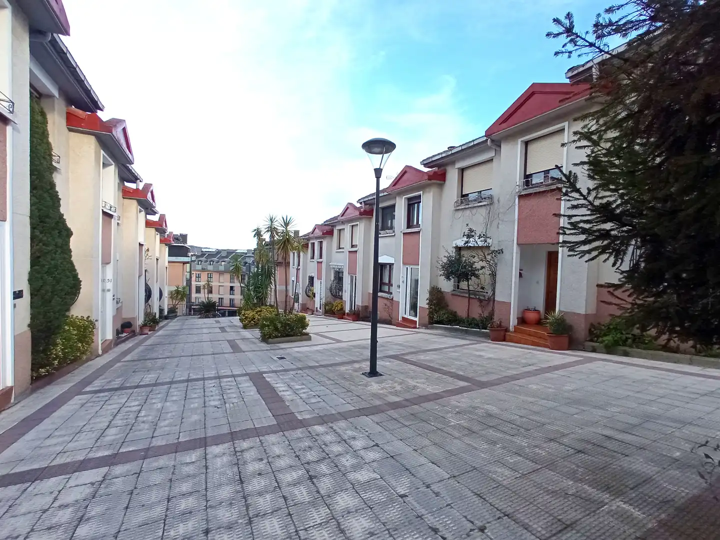 Vista exterior de Casa adosada en venta en Irun  con Terraza, Trastero y Amueblado