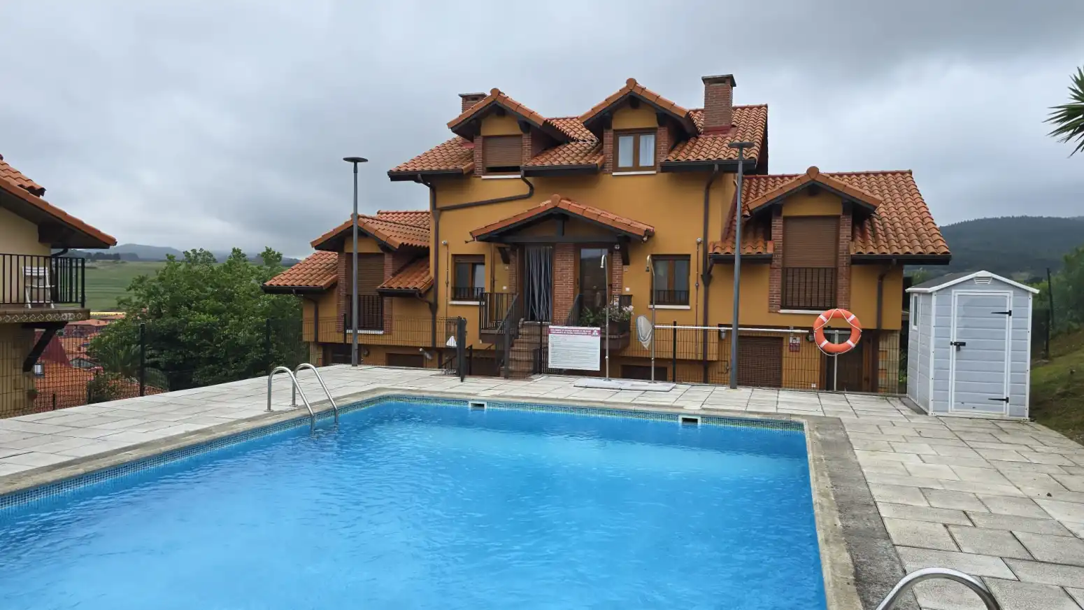 Piscina de Piso en venta en Alfoz de Lloredo con Calefacción, Parquet y Balcón