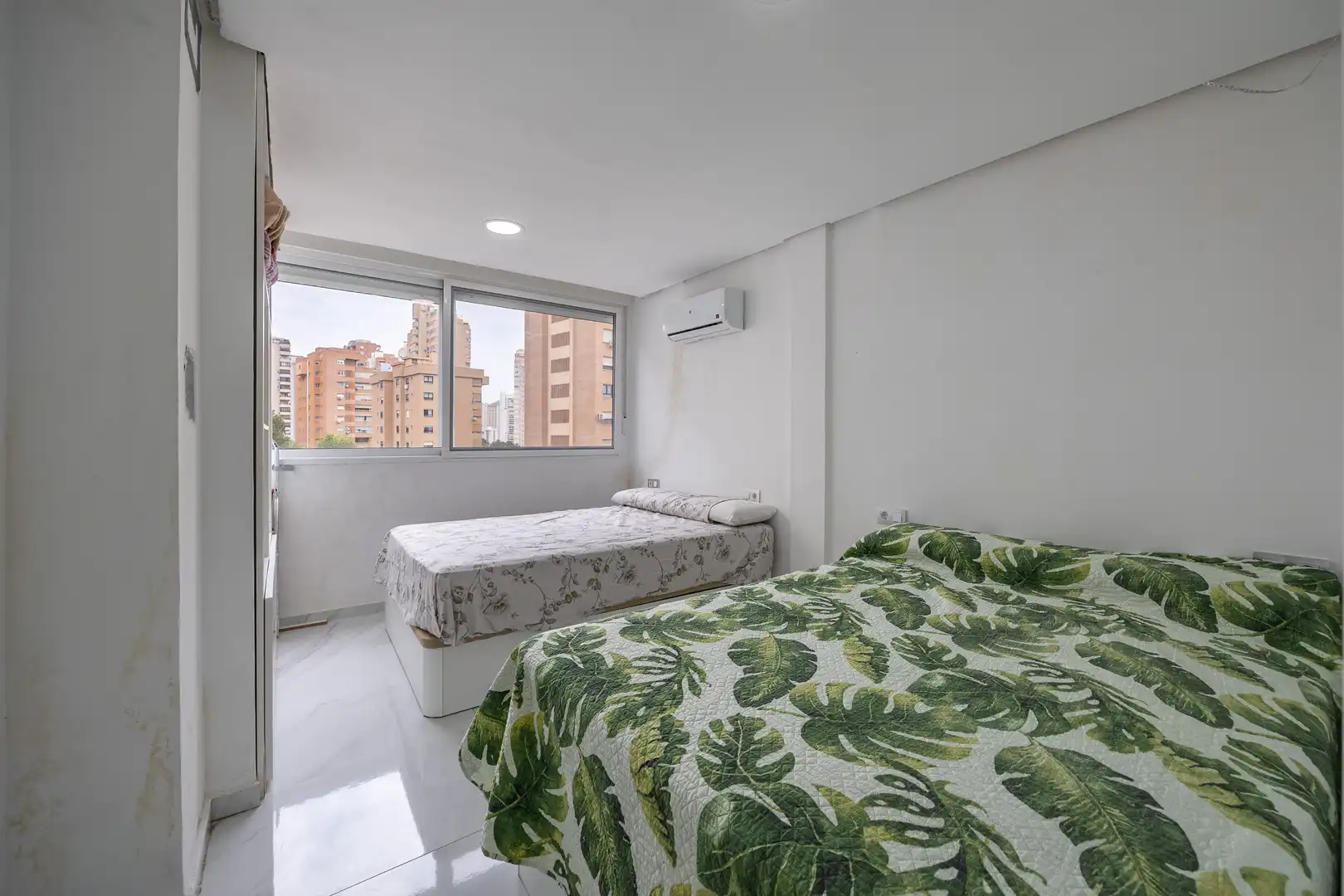 Habitación de Apartamento en venta en Benidorm con Piscina, Amueblado y Piscina comunitaria