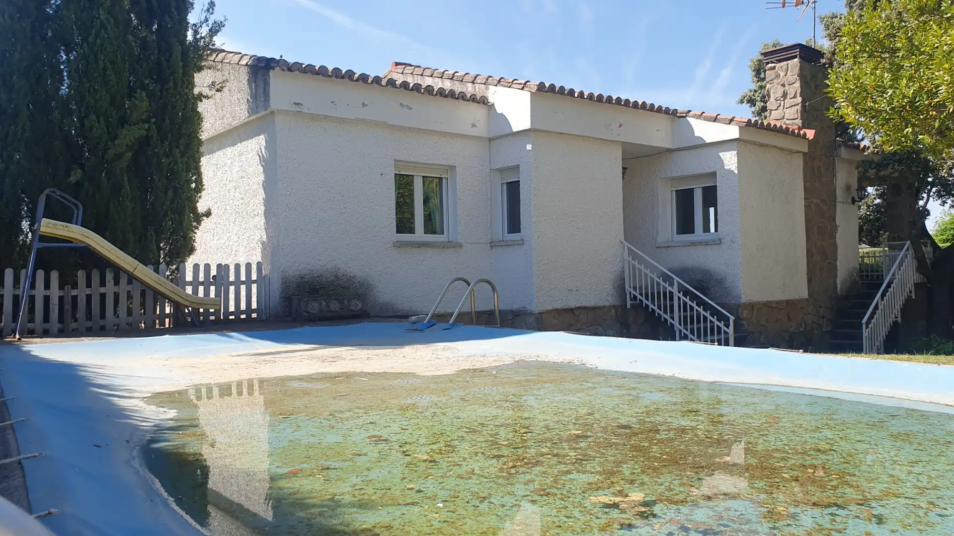 Vista exterior de Casa o xalet en venda en Valdemorillo amb Calefacció, Jardí privat i Terrassa