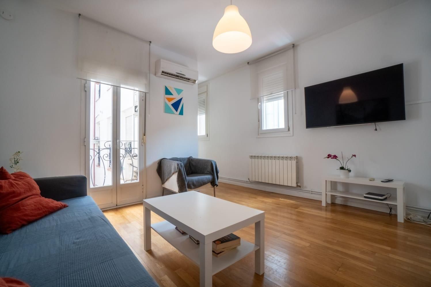 Living room of Flat for sale in  Madrid Capital