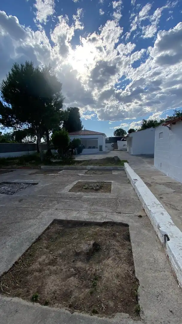 Vista exterior de Casa o xalet en venda en La Pobla de Vallbona amb Aire condicionat, Terrassa i Piscina comunitària