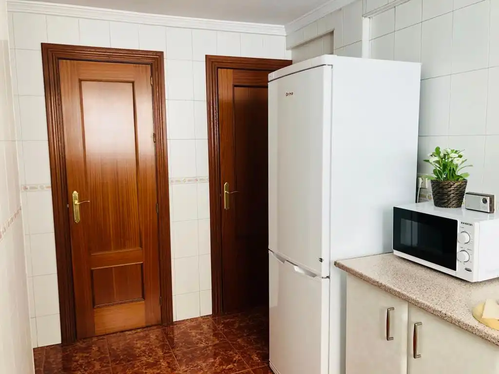 Cuina de Pis de lloguer en Granada amb Calefacció, Terrassa i Moblat