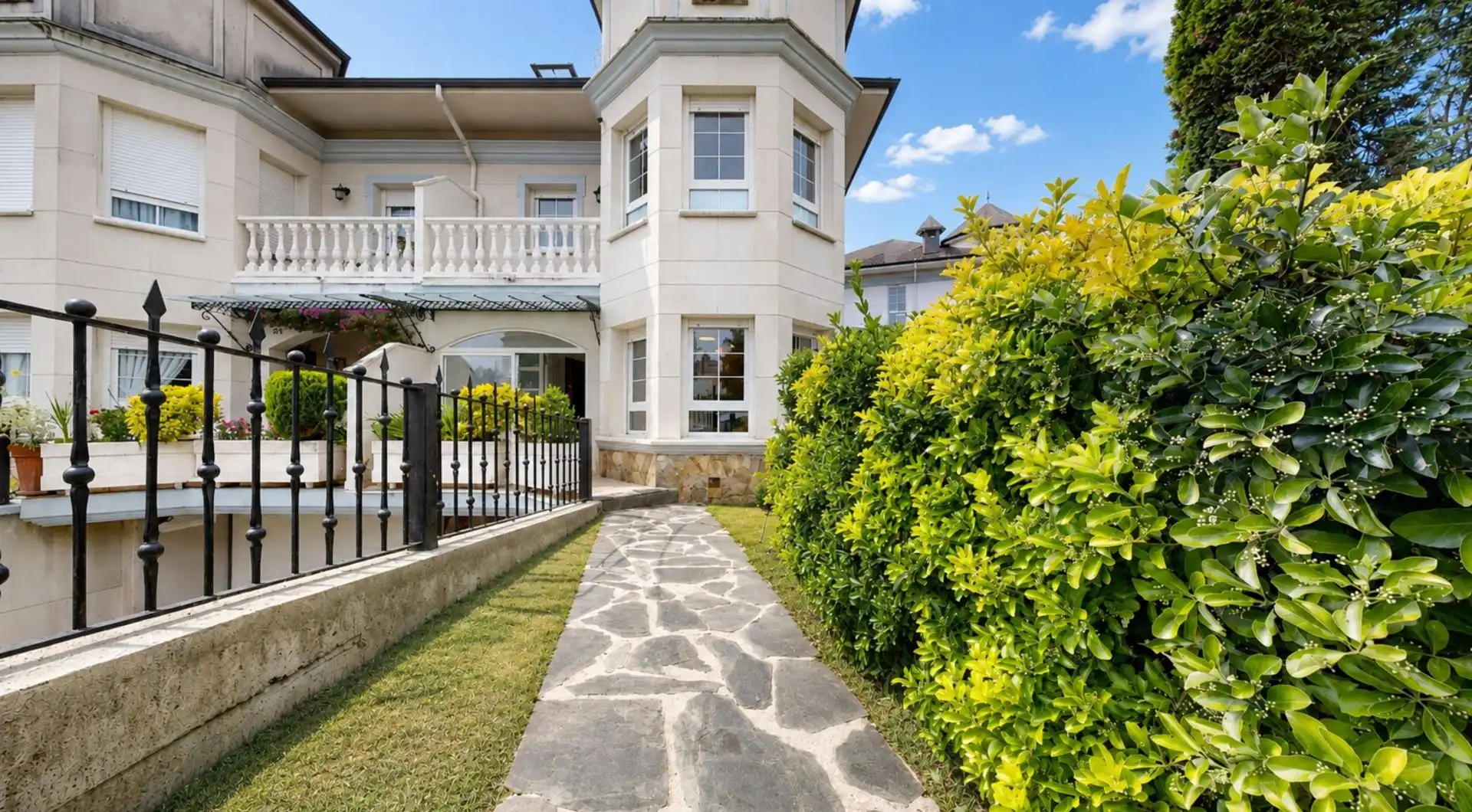 Vista exterior de Casa adosada en venta en Bárcena de Cicero con Calefacción, Jardín privado y Terraza