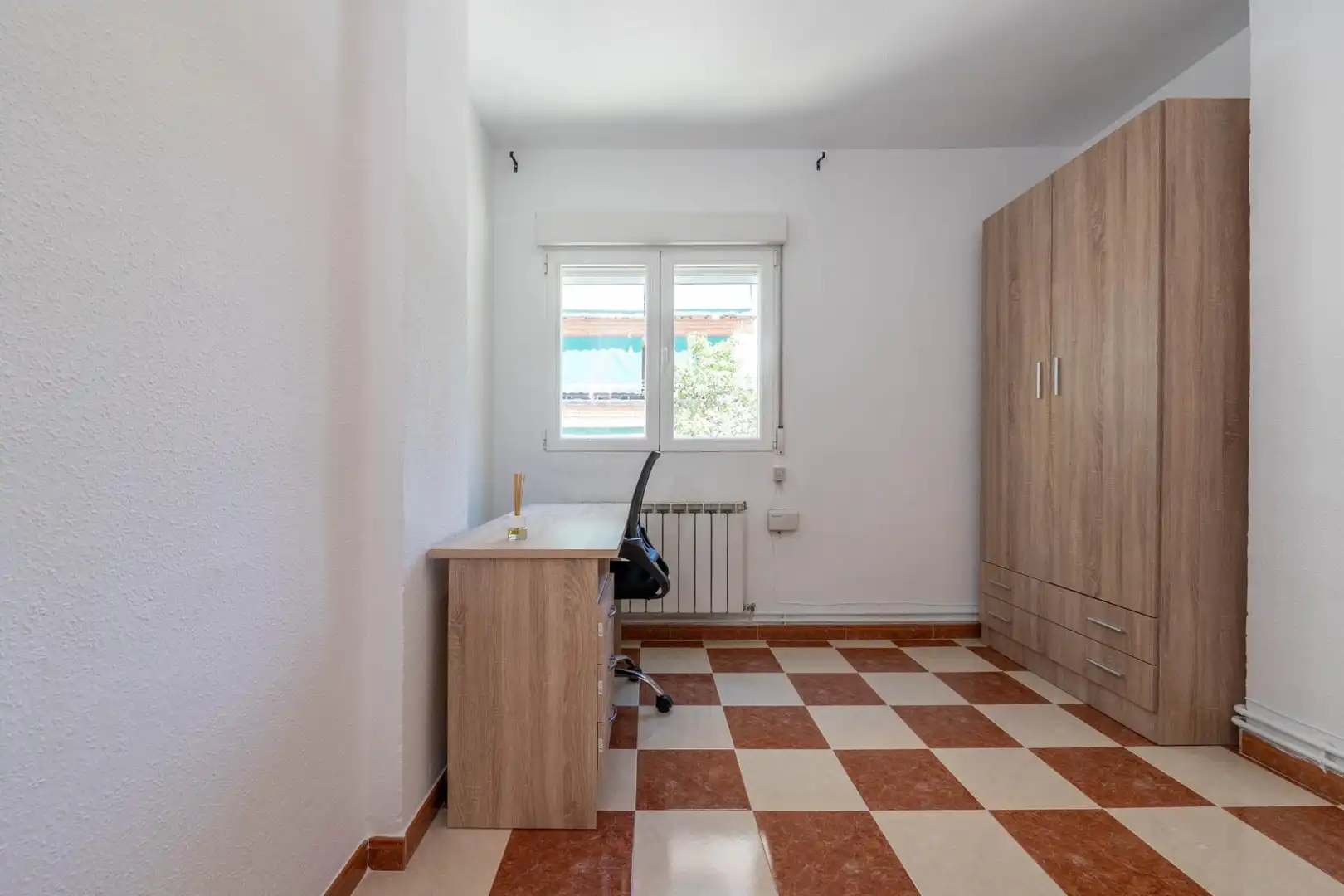 Schlafzimmer von Wohnung zur Miete in Granada mit Heizung und Möbliert