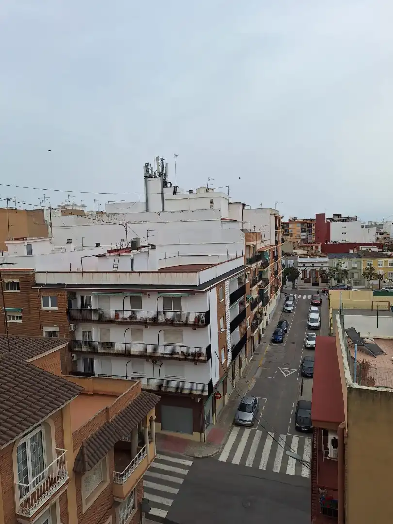 Dachboden zur Miete in Carrer del Poeta Llorente, Centro Ciudad