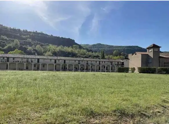 Außenansicht von Wohnung zum Verkauf in Casserres