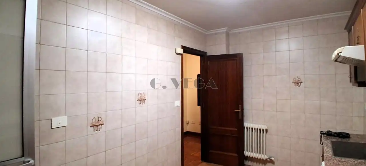 Habitación de Piso en venta en Vigo  con Calefacción, Parquet y Trastero