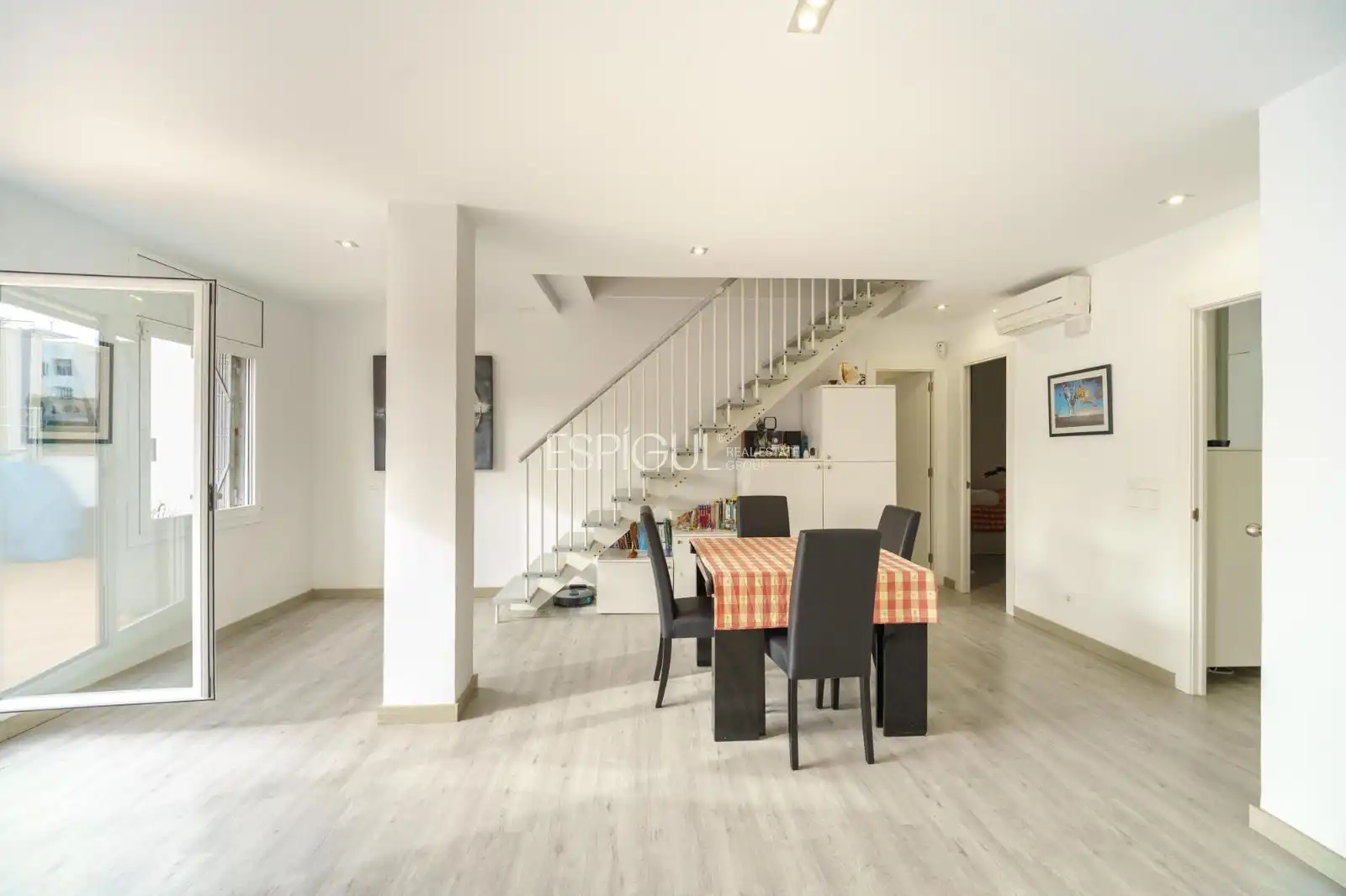 Esszimmer von Dachboden zum Verkauf in Barcelona mit Klimaanlage, Heizung und Terrasse