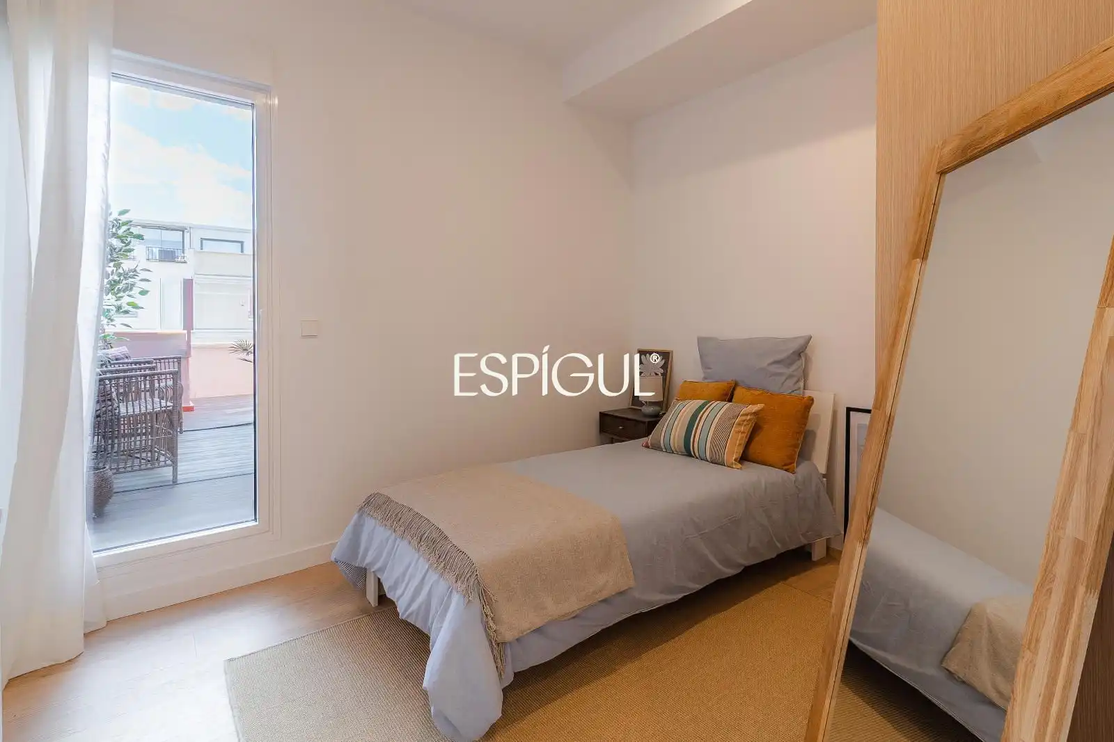Schlafzimmer von Dachboden zum Verkauf in Madrid mit Klimaanlage, Heizung und Terrasse