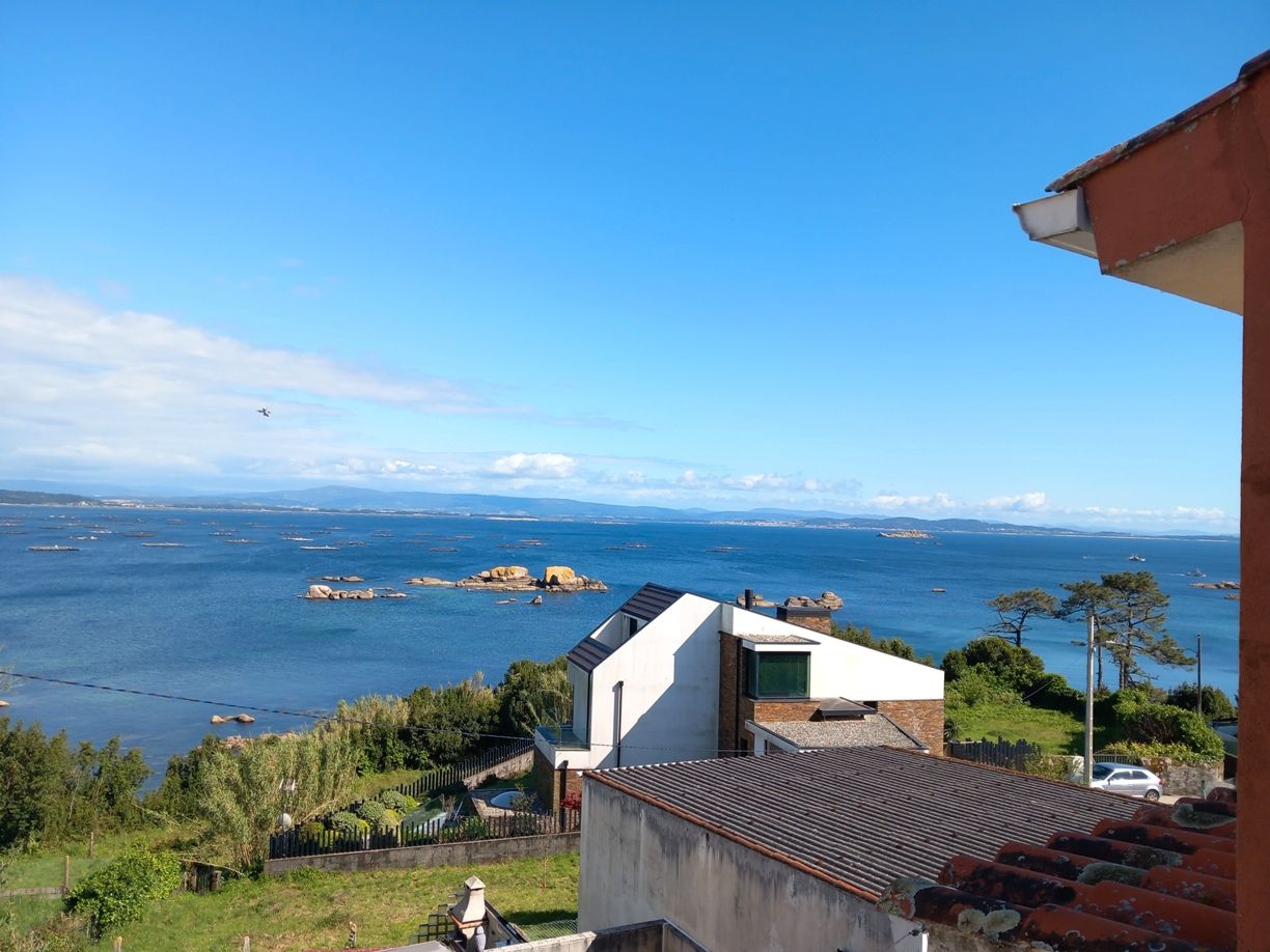Vista exterior de Casa o xalet en venda en Ribeira amb Moblat i Balcó
