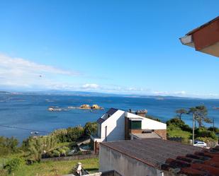 Vista exterior de Casa o xalet en venda en Ribeira amb Moblat i Balcó