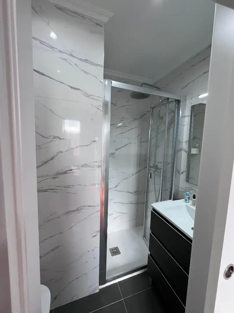 Bathroom of Flat for sale in Bilbao   with Heating, Terrace and Furnished