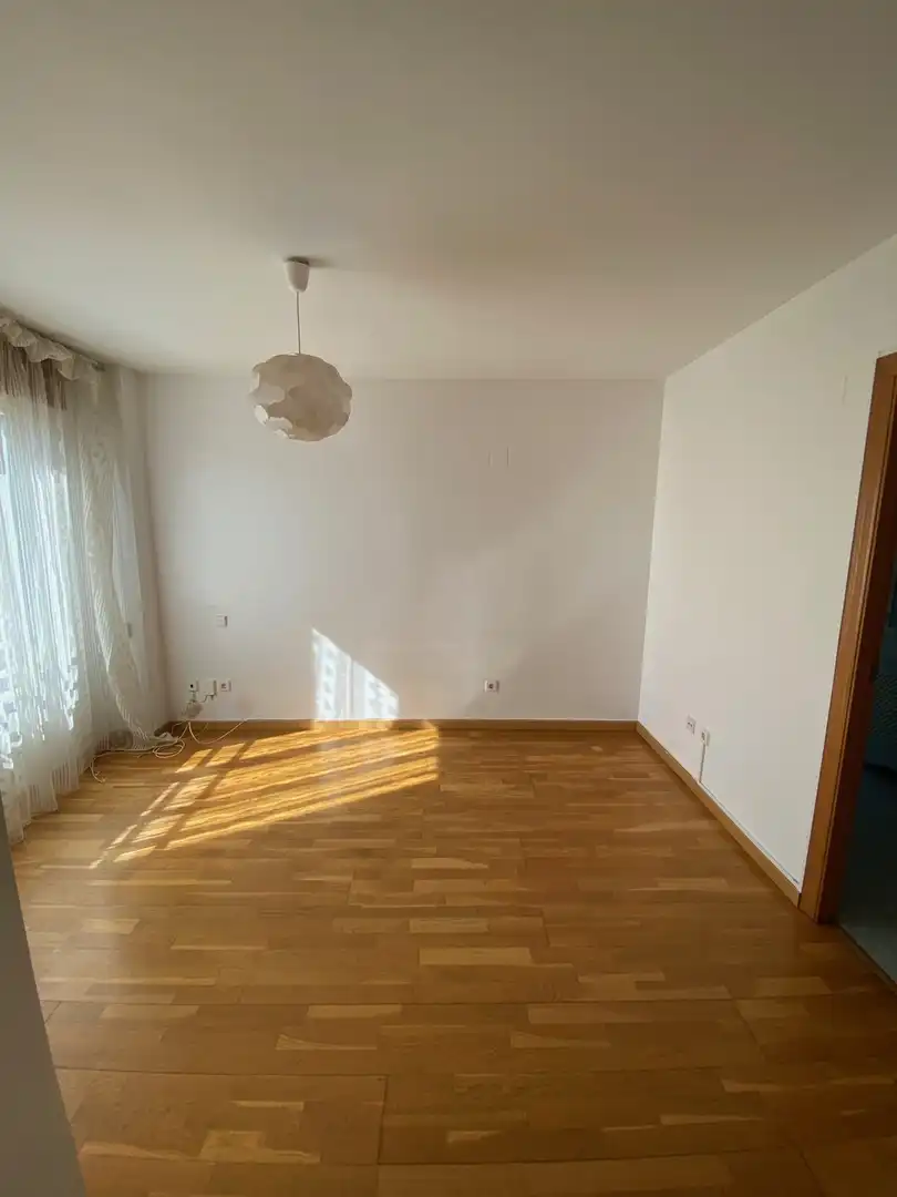Sala d'estar de Casa adosada en venda en Zaragoza amb Terrassa i Piscina