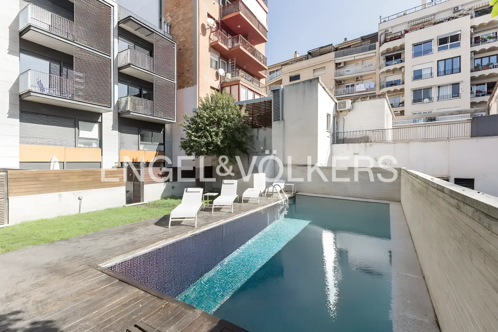 Piscina de Dúplex en venta en Barcelona con Aire acondicionado, Calefacción y Jardín privado