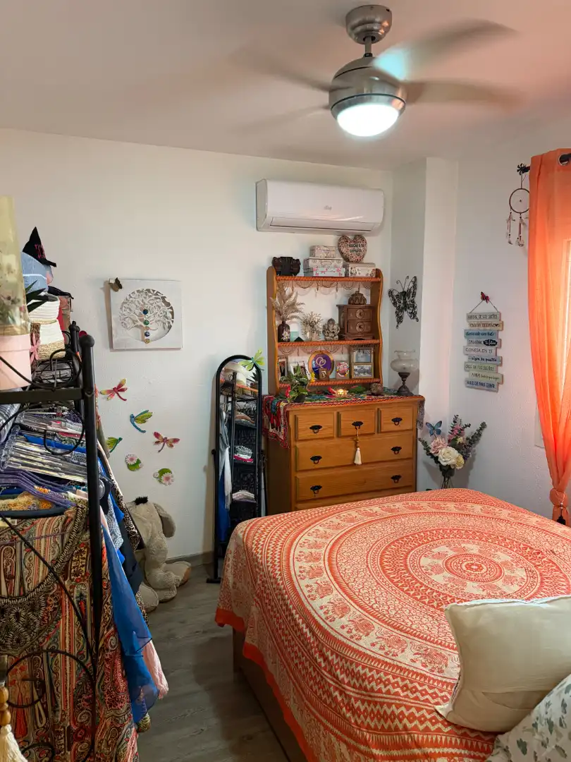Habitación de Piso en venta en La Línea de la Concepción con Aire acondicionado, Terraza y Amueblado