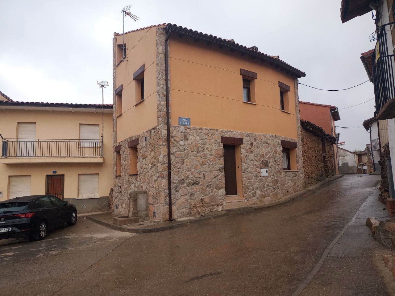 Vista exterior de Casa o xalet en venda en Los Llanos de Tormes  amb Calefacció i Moblat