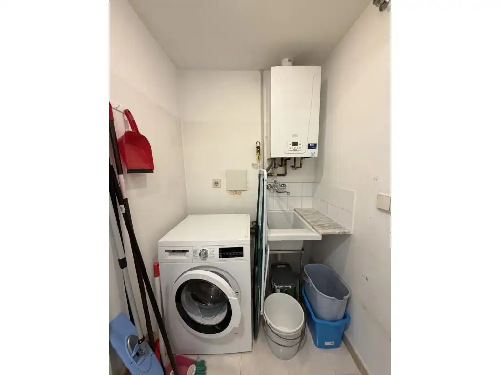 Wohnung zur Miete in Girona mit Klimaanlage, Ofen und Balkon