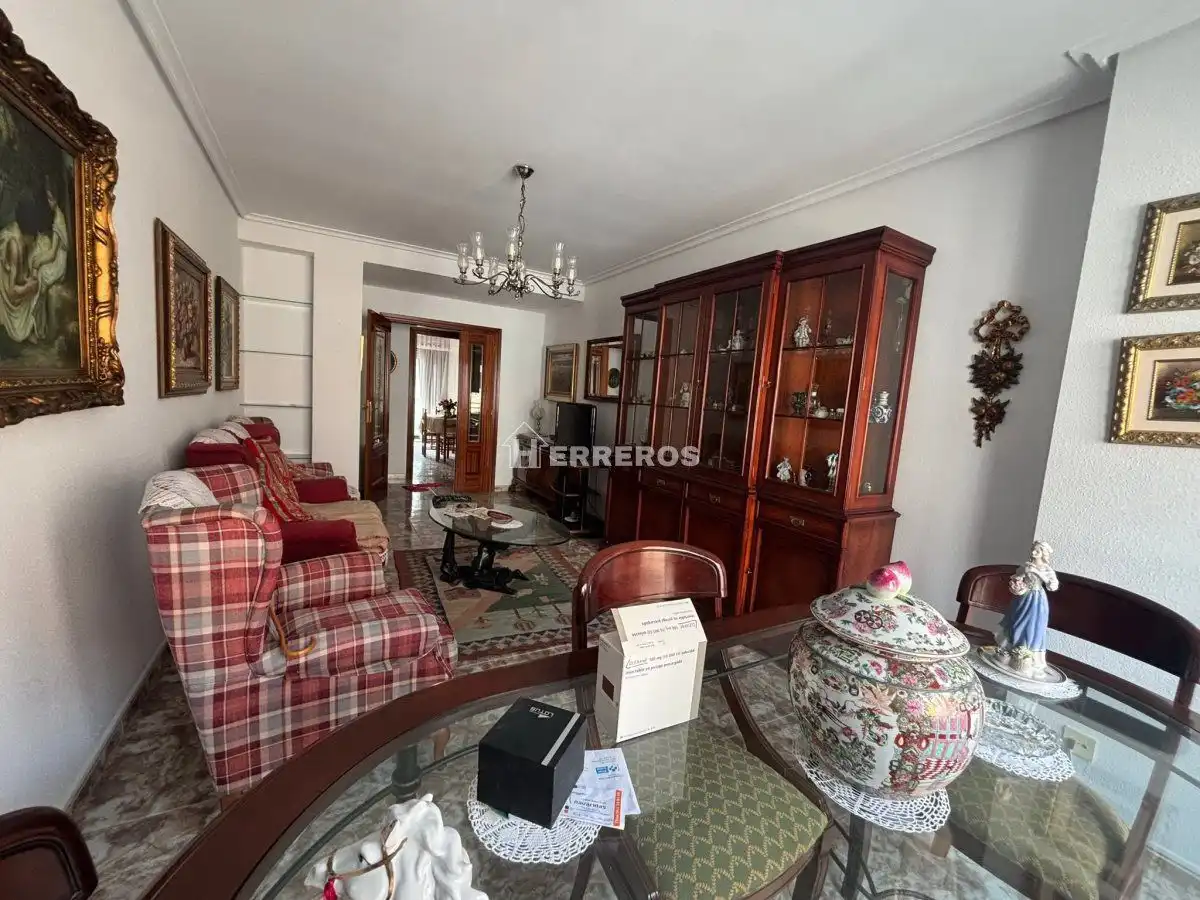 Sala de estar de Piso en venta en  Logroño con Calefacción, Terraza y Trastero