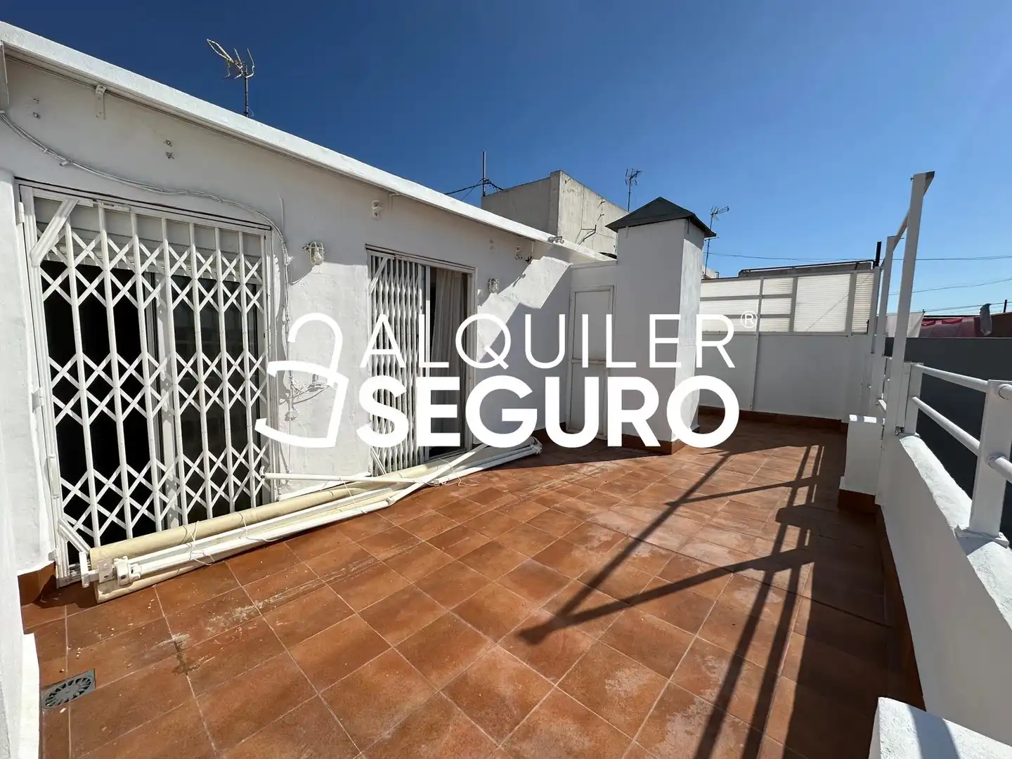 Exterior view of Flat for rent in Valencia  with Air Conditioner