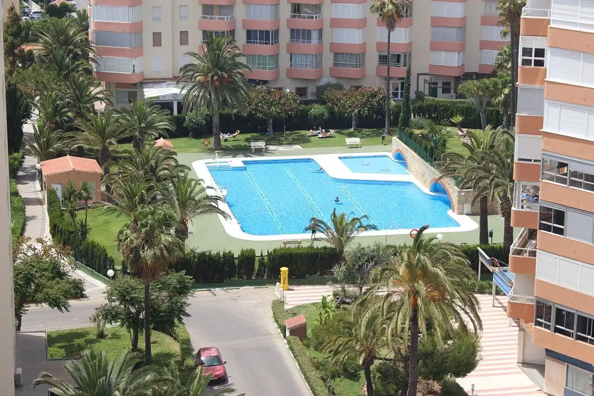 Piscina de Apartament en venda en Torrox amb Aire condicionat, Calefacció i Piscina comunitària