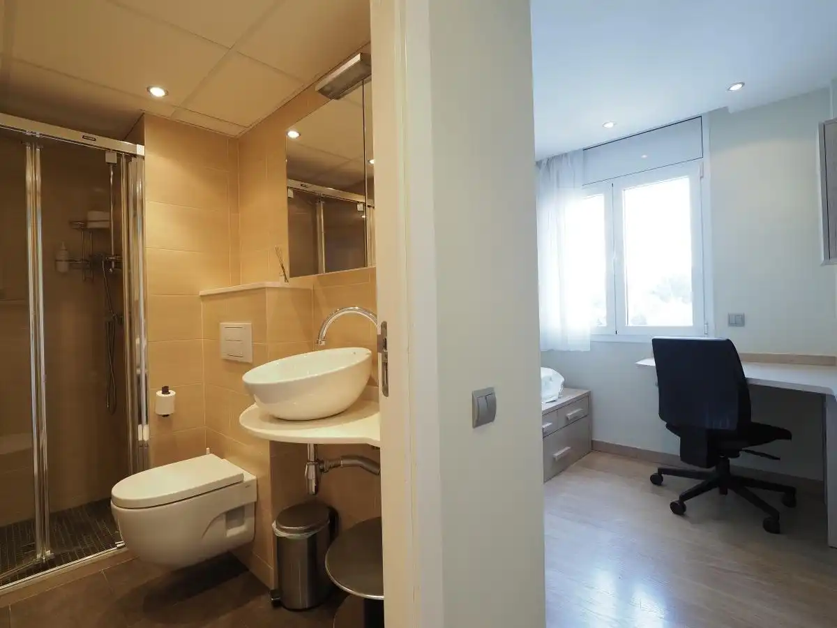 Badezimmer von Wohnung zur Miete in Reus mit Klimaanlage, Heizung und Parkett