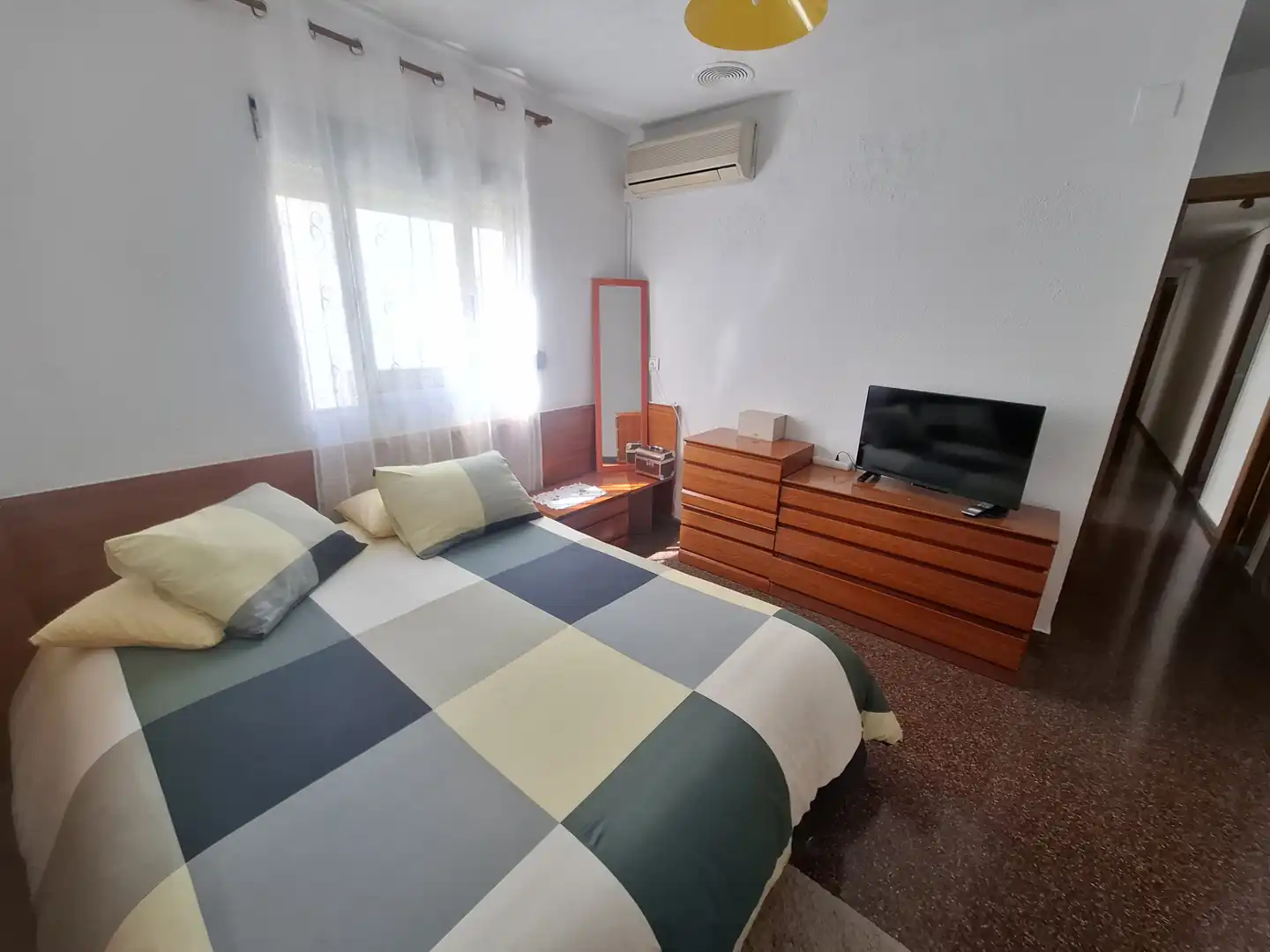 Bedroom of Flat for sale in Valencia  with Air Conditioner, Furnished and Oven