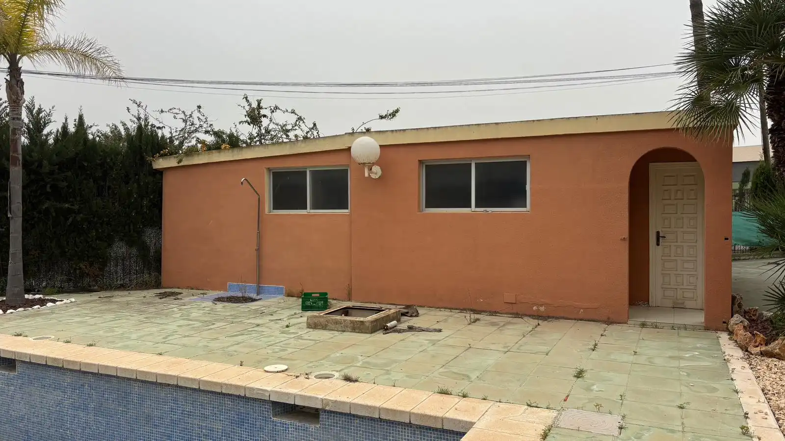 Vista exterior de Casa o xalet en venda en Elche / Elx amb Jardí privat, Terrassa i Piscina