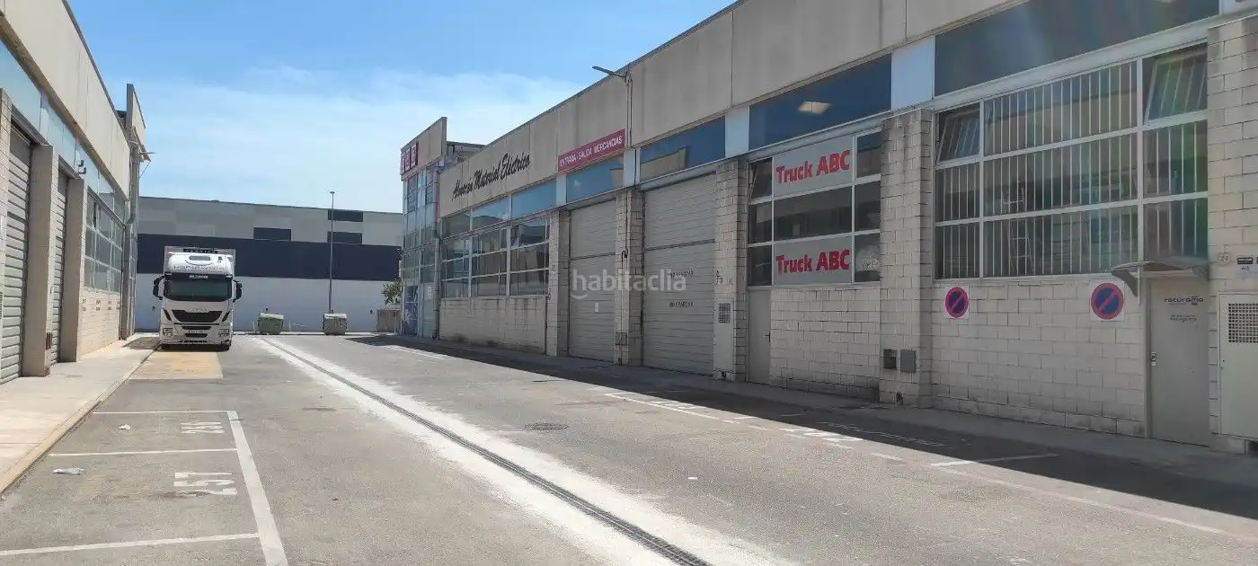 Industriegebäude zum Verkauf in Carrer del Transport 28